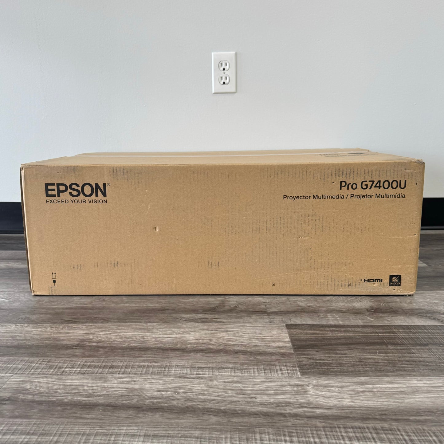 New Epson PowerLite Pro 4K 3,000 Lumens 3LCD Projector G7400U