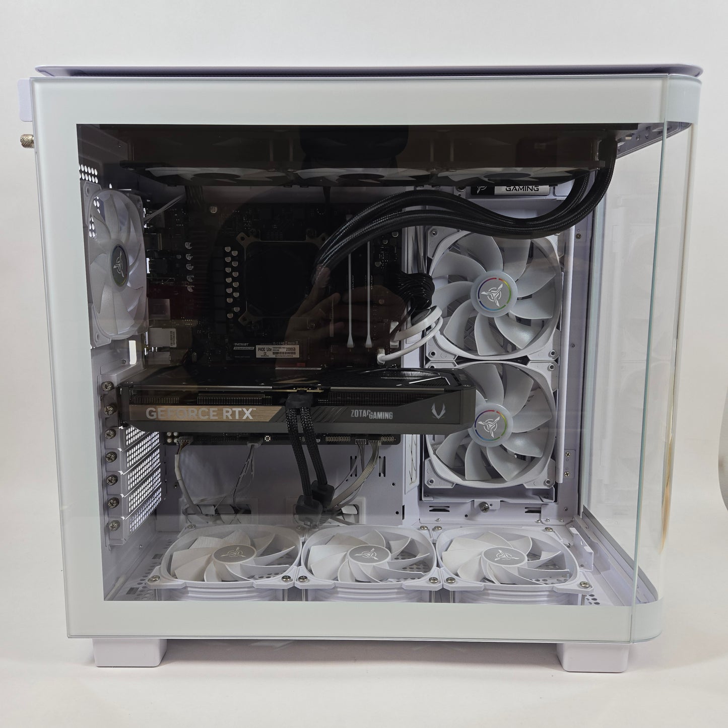 Skytech King 95 Ryzen 7 9700X 3.80GHz 32GB RAM 2TB SSD ZOTAC GeForce RTX 5070 PC