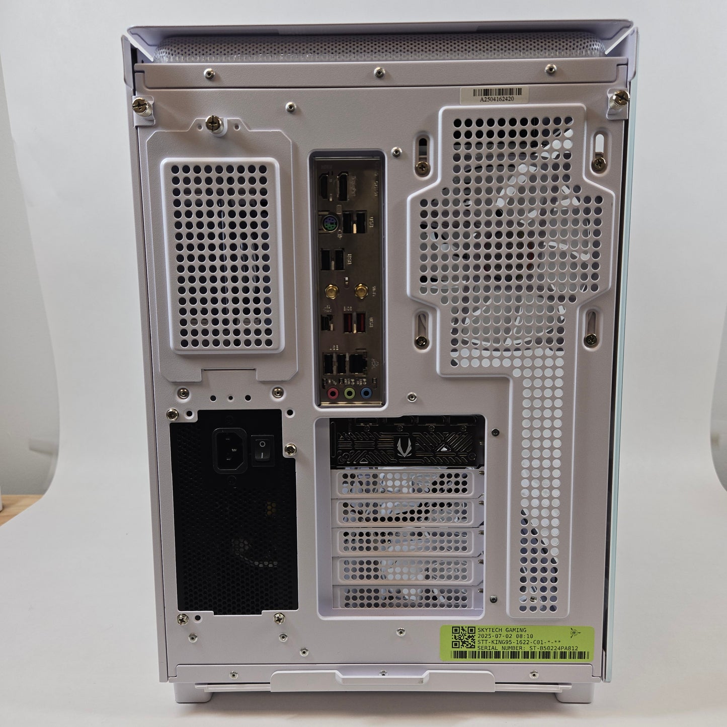 Skytech King 95 Ryzen 7 9700X 3.80GHz 32GB RAM 2TB SSD ZOTAC GeForce RTX 5070 PC