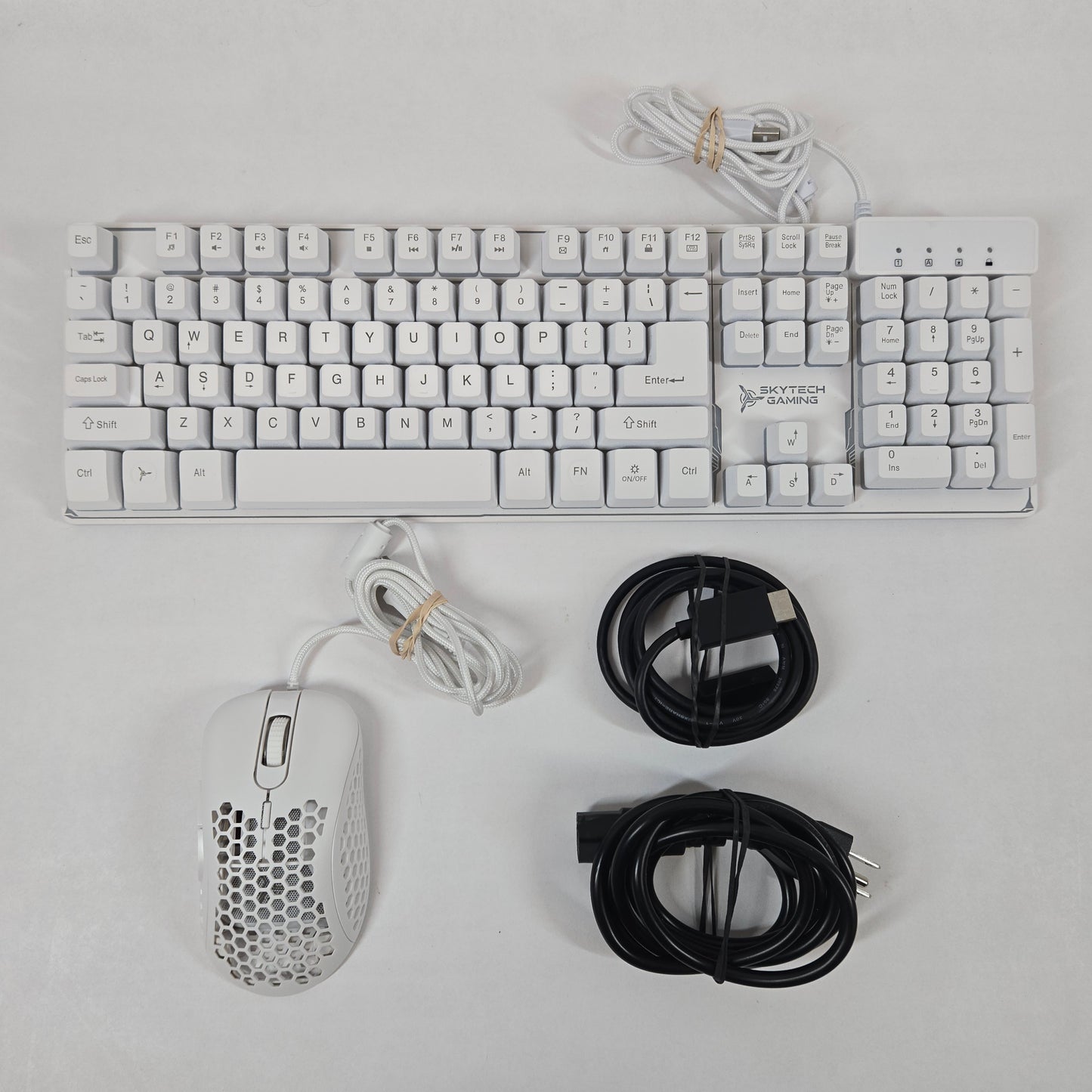 Skytech King 95 Ryzen 7 9700X 3.80GHz 32GB RAM 2TB SSD ZOTAC GeForce RTX 5070 PC